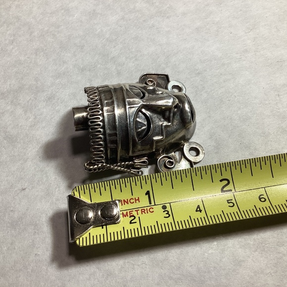 ETHNIC FACE BROOCH. STERLING. AMAZING ITEM MUST SEE 💜💛💚🩷💙🩵❤️🖤 - Picture 8 of 8